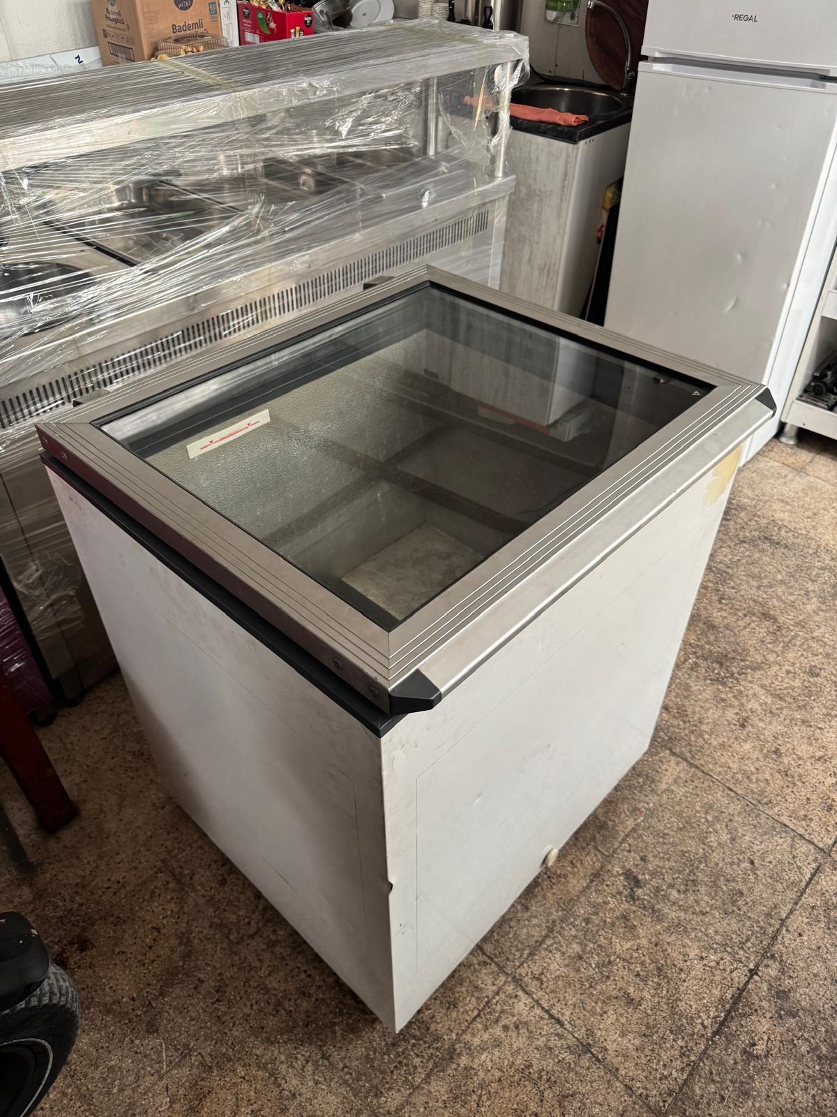 Küçük Dondurma Dolabı